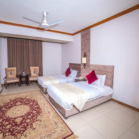 Hotel Shelton'S Rezidor à Peshawar Extérieur photo