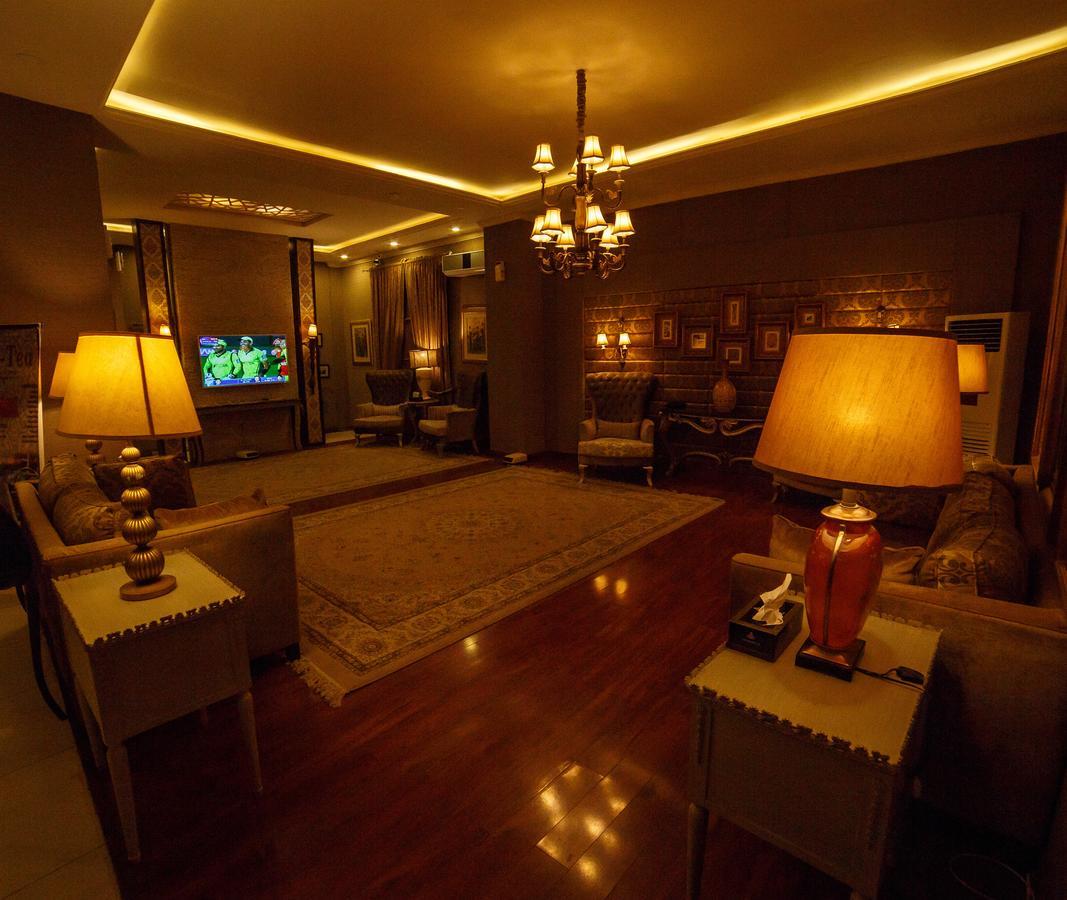 Hotel Shelton'S Rezidor à Peshawar Extérieur photo
